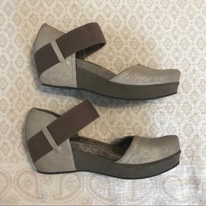 OTBT Gold and Brown Wedges